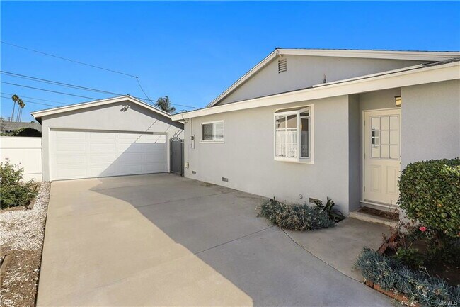 Building Photo - 5650 Heleo Ave