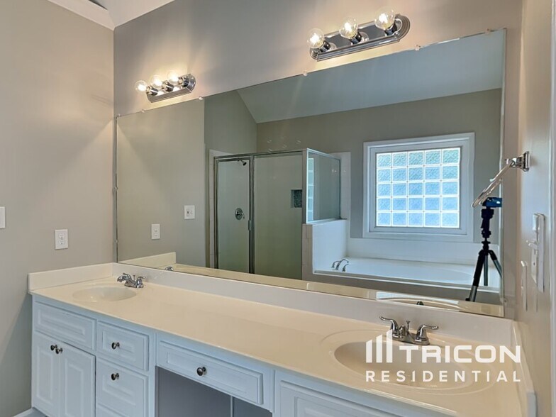 Building Photo - 9260 Carnes Estates Dr