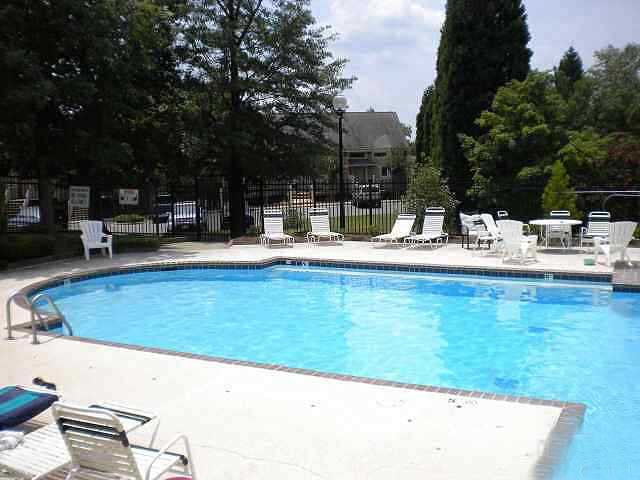 Building Photo - Charming 2 bed 2 bath condo with great water views in gated community in Charlotte on Lake Wylie!