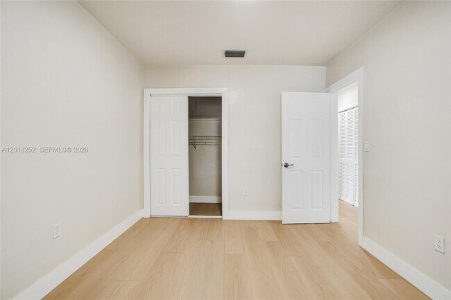 Building Photo - 532 SW 79th Ave