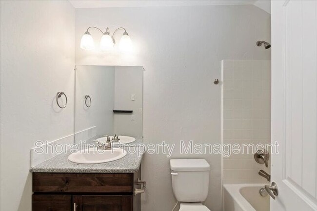 Building Photo - 2607 N Lancaster Dr