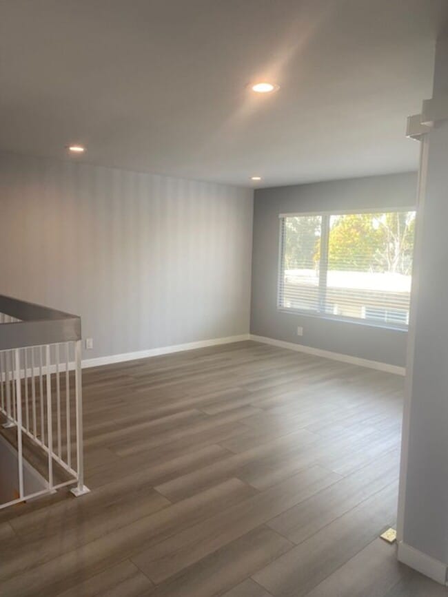 Building Photo - Beautiful fully remodeled 2 bedroom 1.5 bath in Laguna Hills