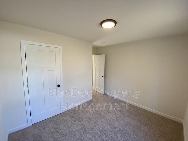 Building Photo - 64 Hickory Ln