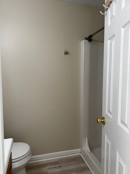 Master Bath - 855 S Grant St