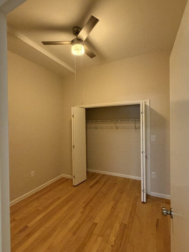 Building Photo - 203 W Caracas Ave