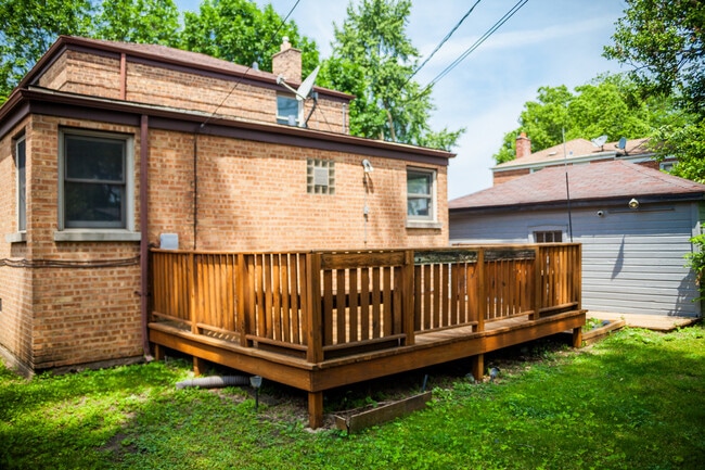 Building Photo - 10043 S Talman Ave