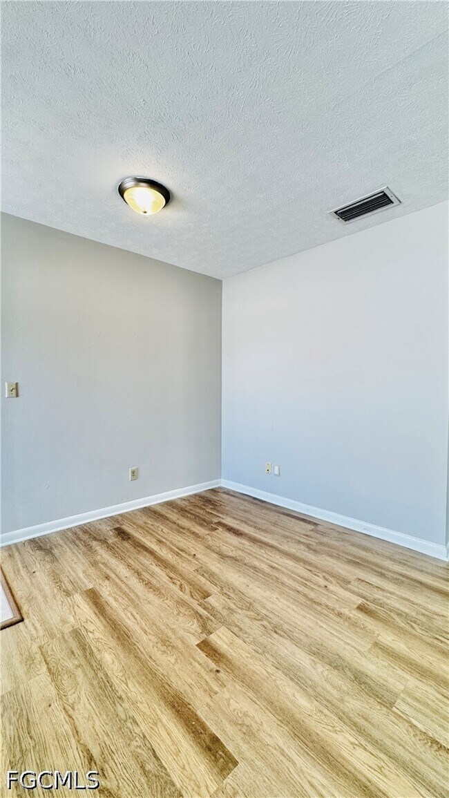 Building Photo - 3619 SE 9th Pl