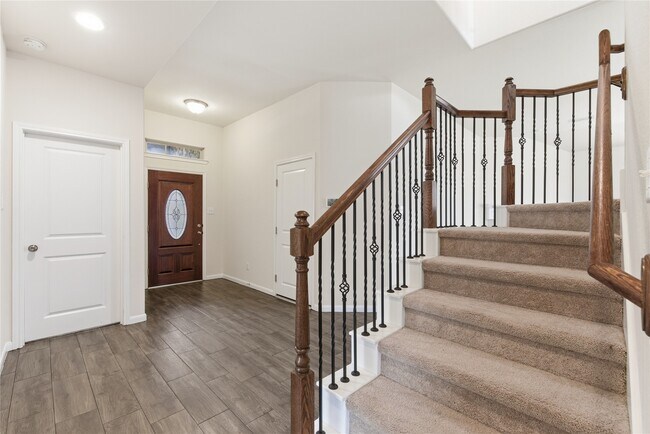 Building Photo - 3418 Delta Dr