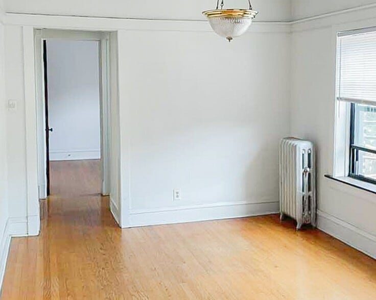 Building Photo - 1456 W Cornelia Ave