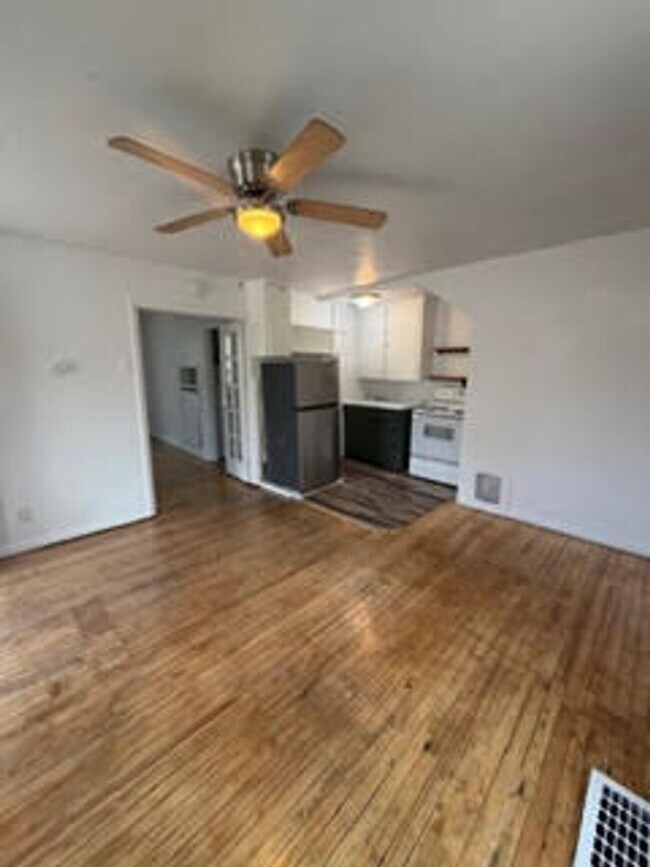 Building Photo - 721 Hillside St