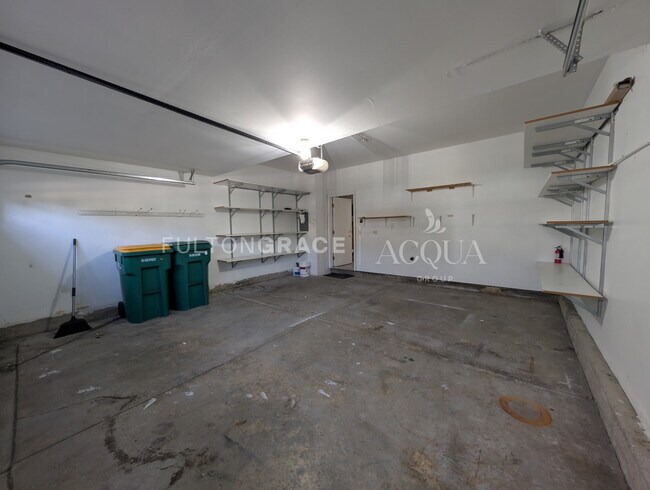 Building Photo - 2551 Oak Tree Ln
