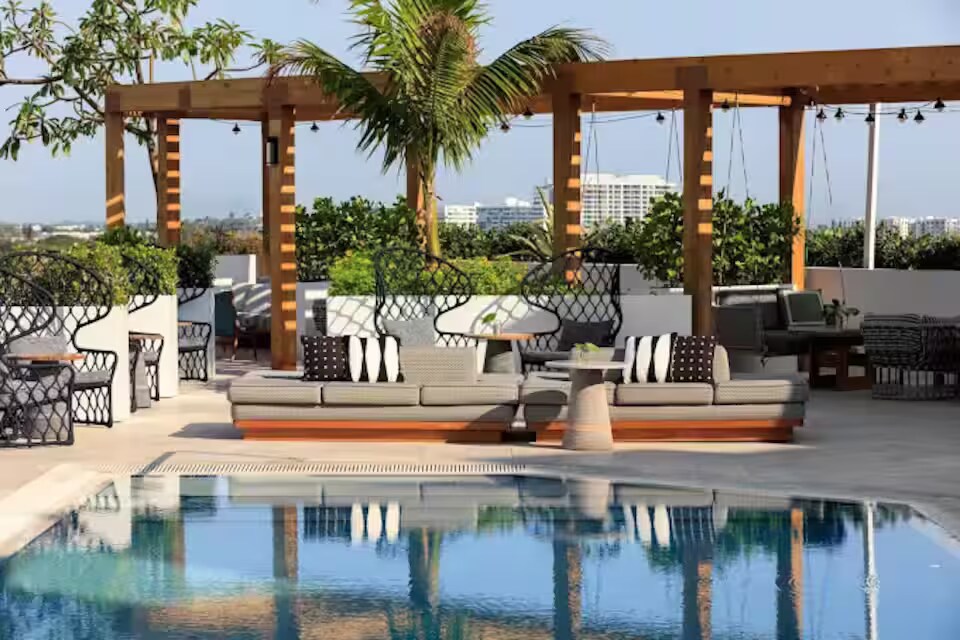 Building Photo - 401 N Birch Rd