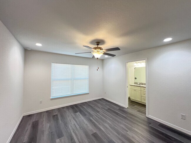 Building Photo - GREAT 3 BD/2BA Home in Ocklawaha!!