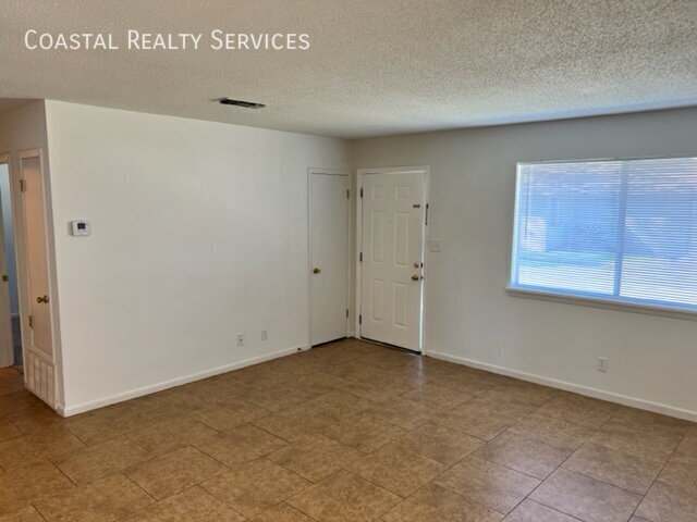Building Photo - 322 Pelham Rd