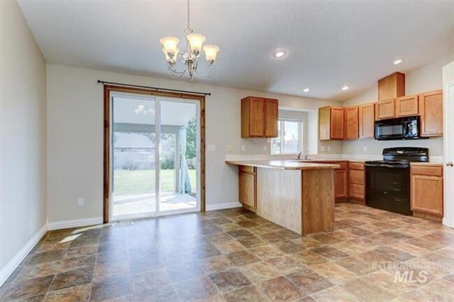 Building Photo - 4 Bedroom 2 Bath with RV Parking 2 Car Gar...