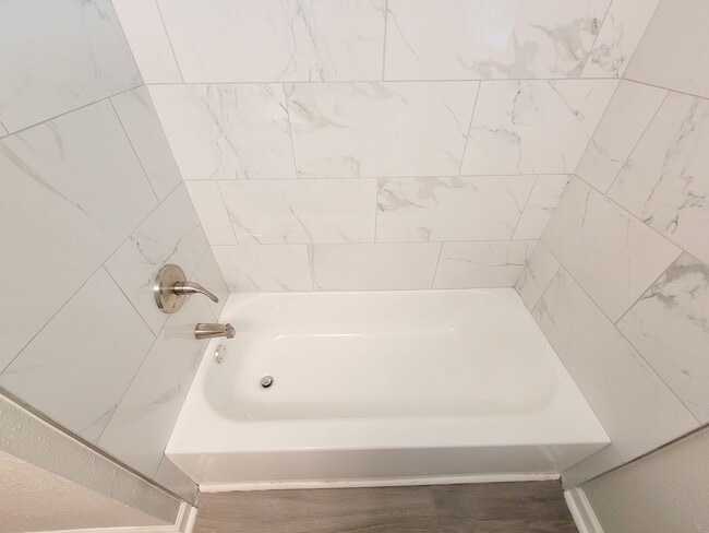 Building Photo - RECENTLY REMODELED 4 BEDROOM 2 BATH LEASE HOME WITH ALL THE UPGRADES.  CHECK THIS OUT.  WON'T LAS...