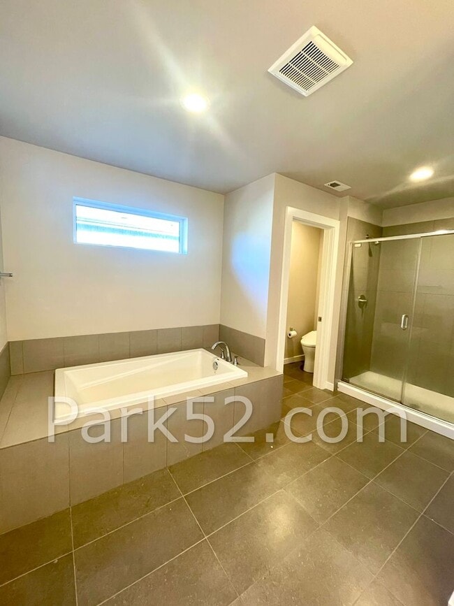 Building Photo - Beautiful Tri-Level 3 Bedroom Home in University Place