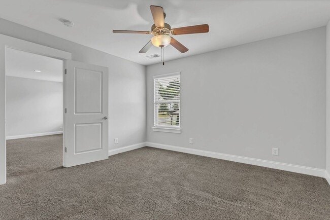 Building Photo - 4BR/3.5BA All-Brick Home Near Top Williams...