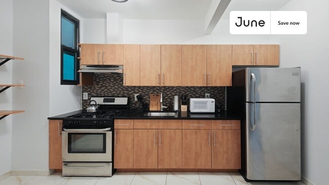 Building Photo - 2028 2nd Ave