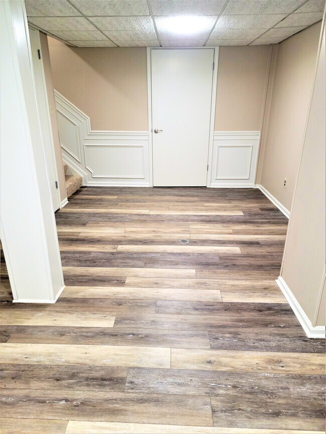 Building Photo - 1862 Beechwood Ave NE