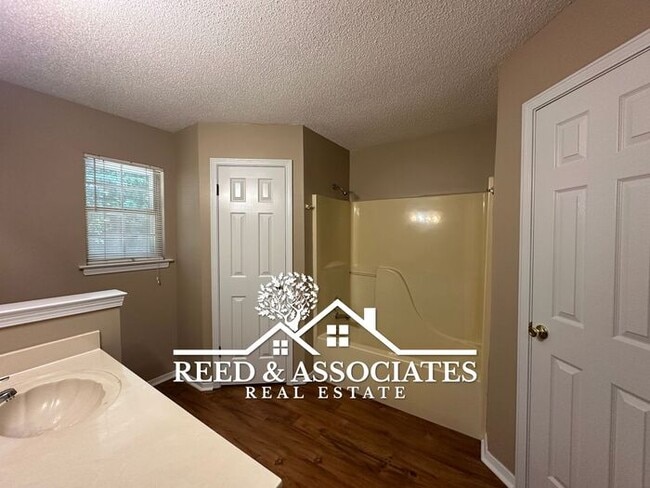 Building Photo - Move-In Ready 3BR in Cordova – Fireplace, Fenced Yard & Pets Welcome