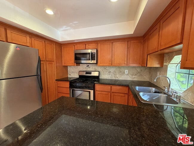 Building Photo - 698 S Berendo St