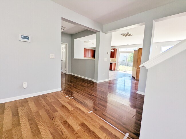 Building Photo - 343 Edgecroft Way