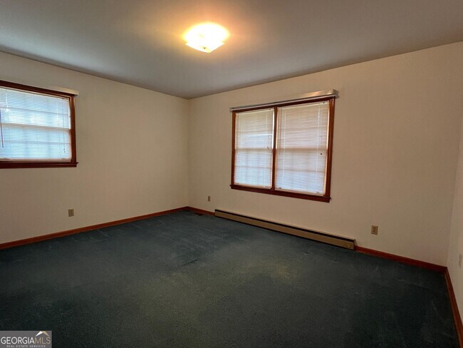 Building Photo - 215 Old Oxford Rd