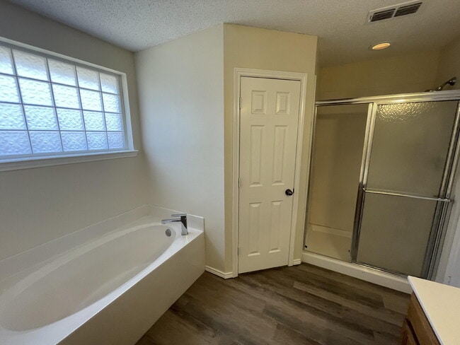 Building Photo - 1605 Kirby Ave