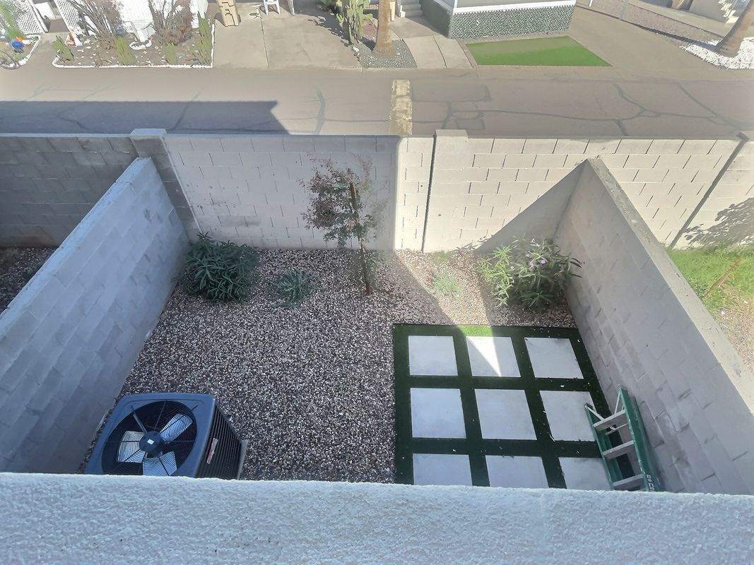 Building Photo - 2502 E Paradise Ln