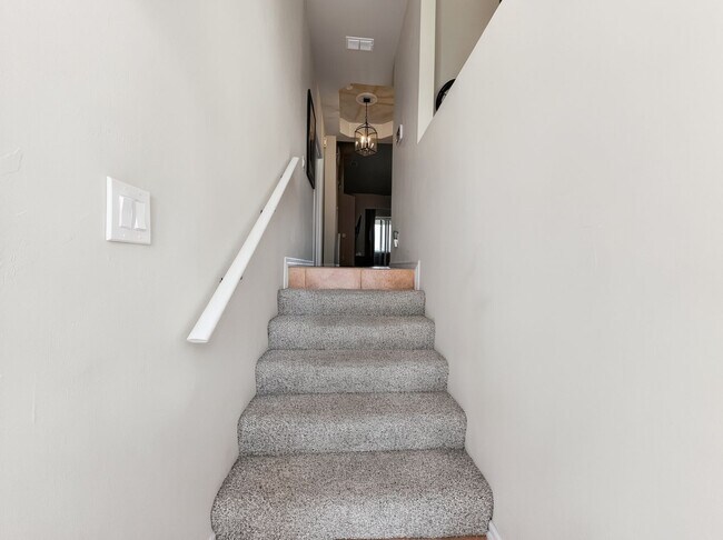 Building Photo - 2 Bed + Flex, 2 Bath Fully Furnished Annual Rental