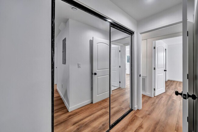 Building Photo - 11845 Hamlin St