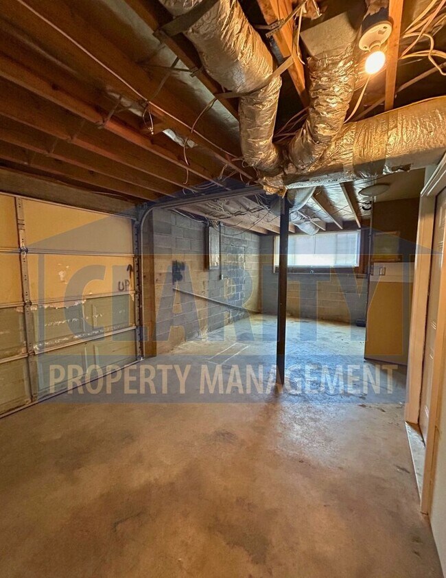 Building Photo - Gorgeous four bedroom home!!