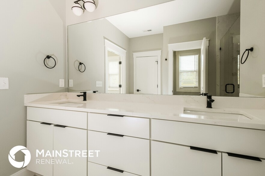 Building Photo - 1811 Seminary St