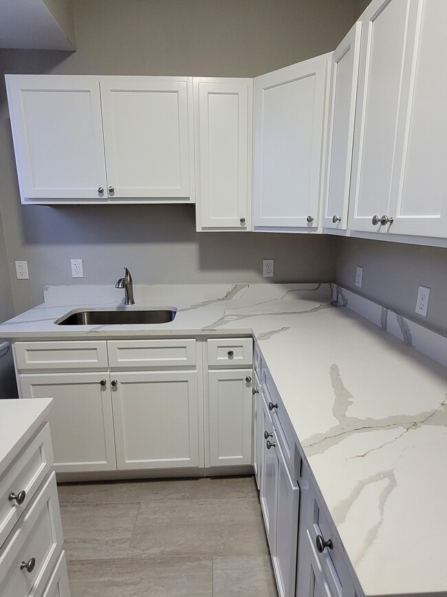 Kitchen Countertop - 2100 Homewood Ave