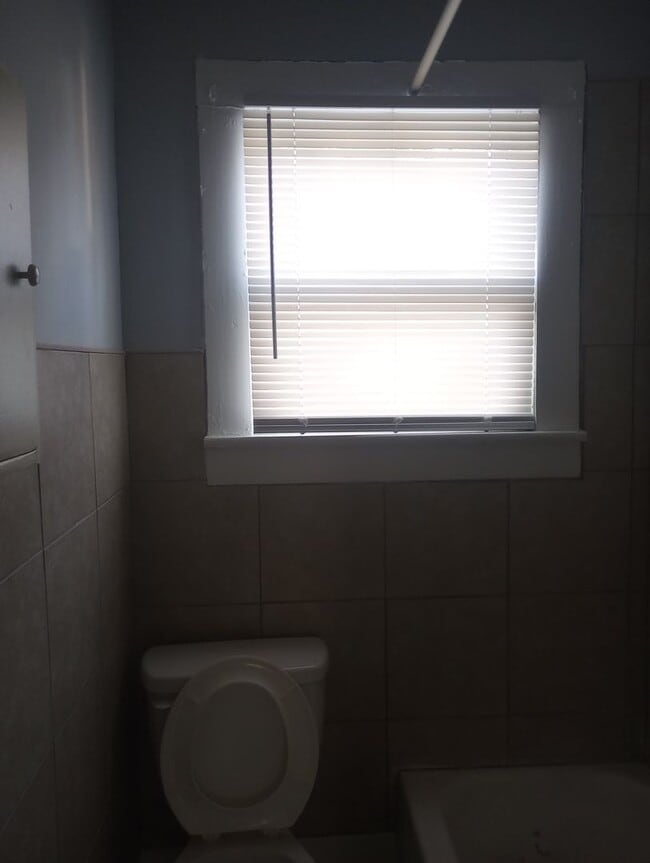 Building Photo - Cute 3-Bedroom 1-bath House in the Churchi...