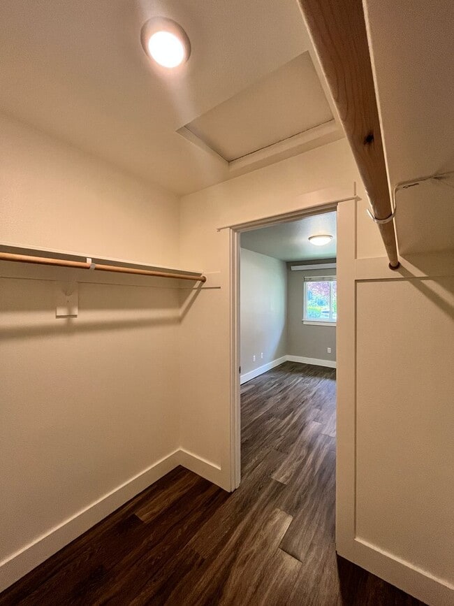 Building Photo - Modern 2-Bedroom! In-Unit Washer & Dryer, Covered Patio & Pet Friendly!