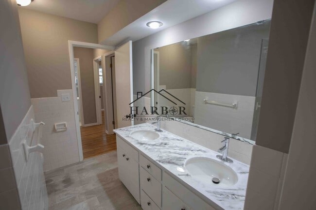 Building Photo - Single Family Home in SW Rochester with Fu...