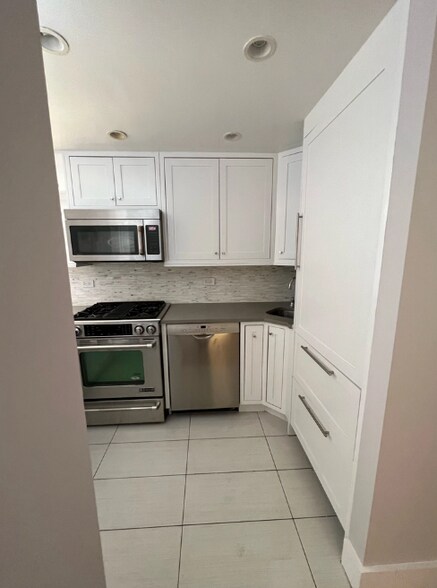 Building Photo - 151 W 93rd St