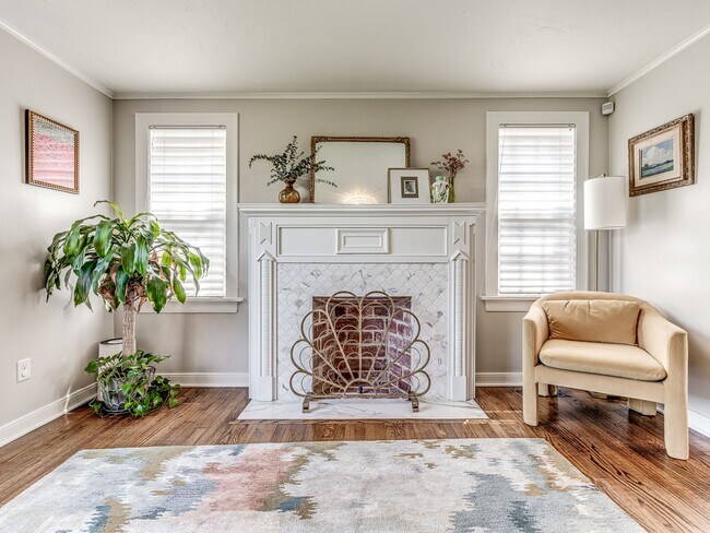 Building Photo - Beautiful 3bedroom/2 bathroom/1 Car Garage...