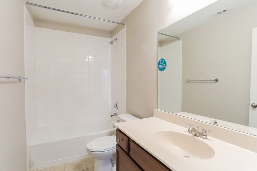 Building Photo - 806 Platinum Dr