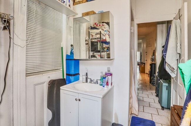 Building Photo - 521 Willow Ave