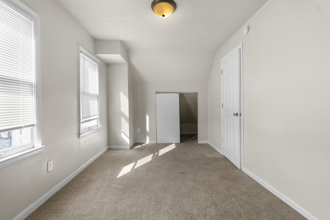 Building Photo - 1211 W 30th St