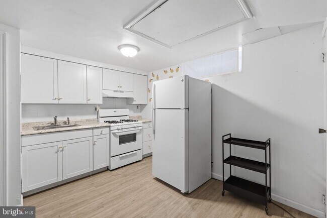 Building Photo - 316 W Wildey St