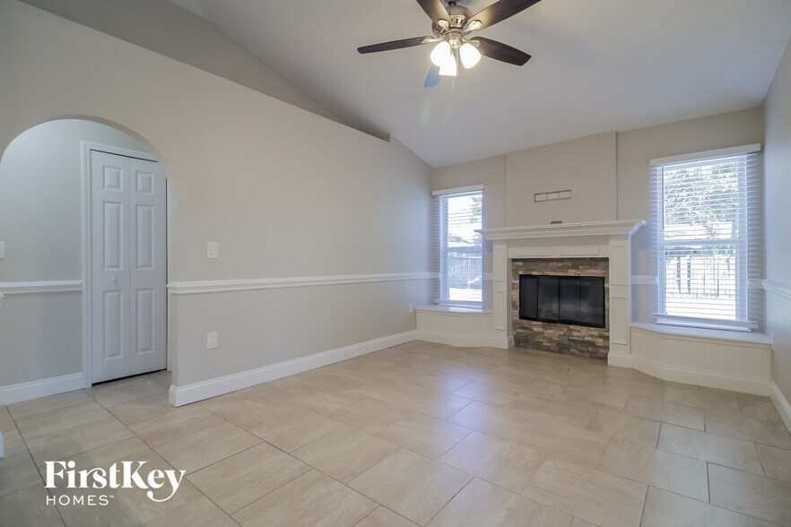 Building Photo - 6633 Emil Ave