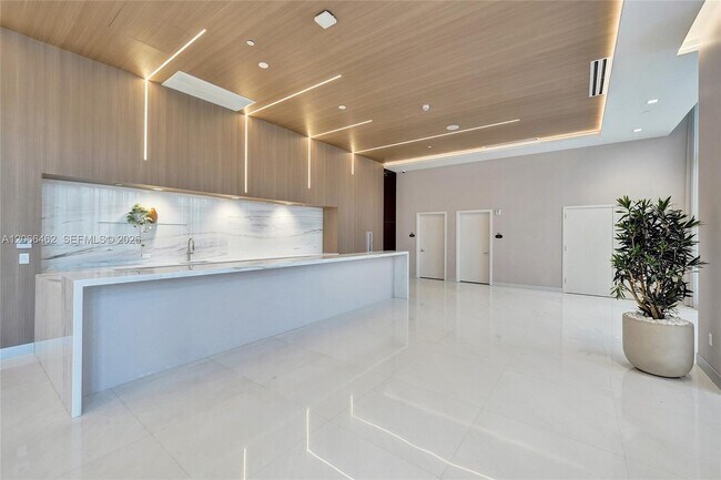 Building Photo - 1170 E Hallandale Beach Blvd