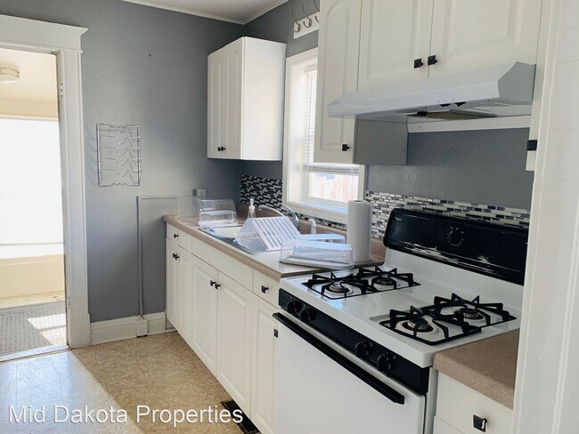 Building Photo - 2 br, 1 bath House - 807 E 6th