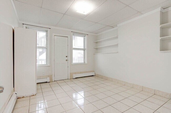 Building Photo - 156 Bennington St
