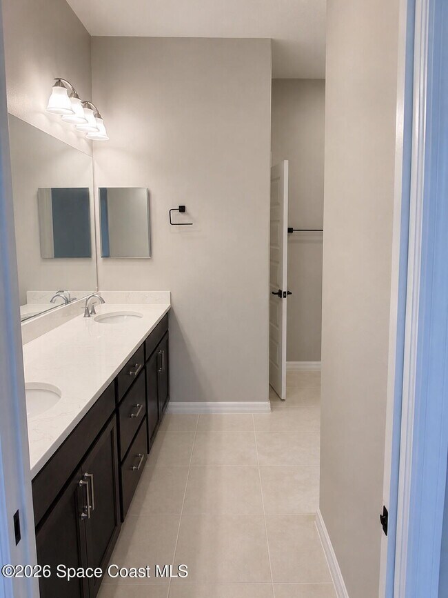 Building Photo - 3010 Avalonia Dr