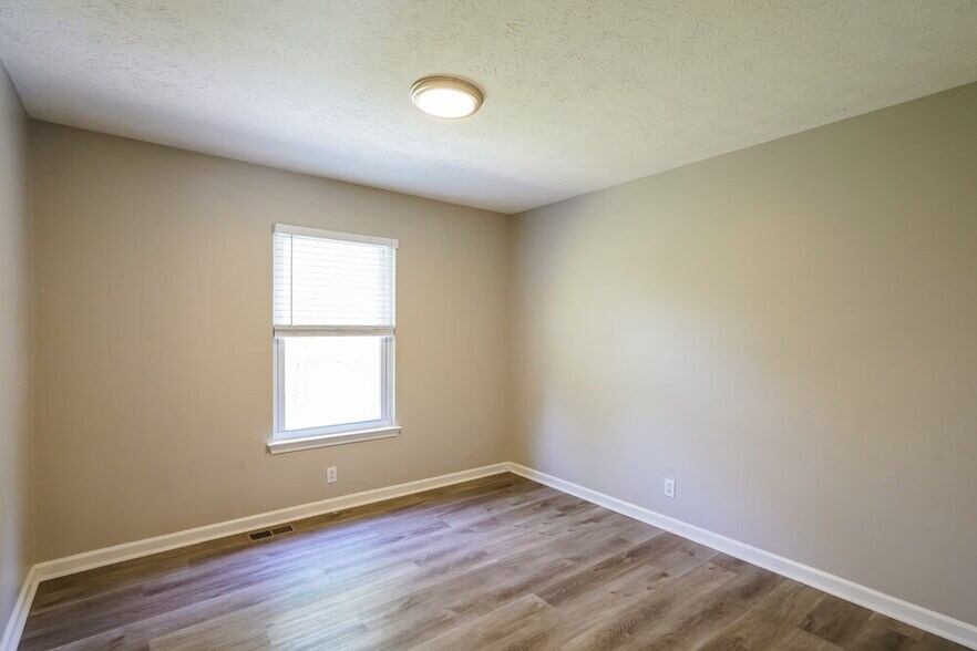 Building Photo - 824 Bishopsgate Rd